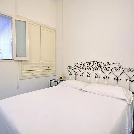 Sleeps 4 Air Con Wifi Appartamento