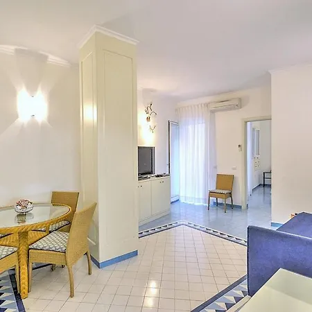 Appartamento Sleeps 4 Air Con Wifi *