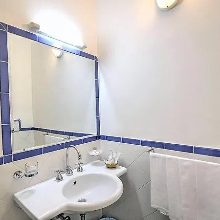 Sleeps 4 Air Con Wifi Appartamento